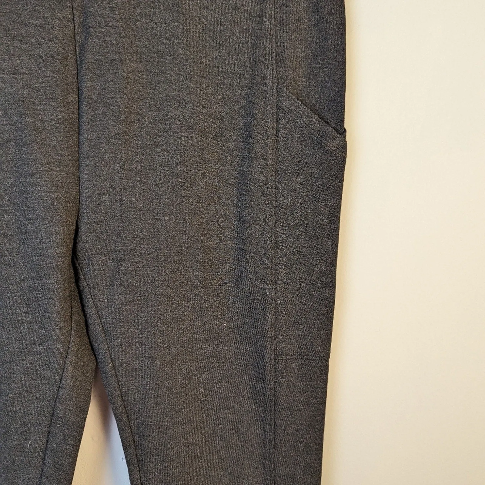 Lou & Grey Pointe Pocket Leggings / Medium