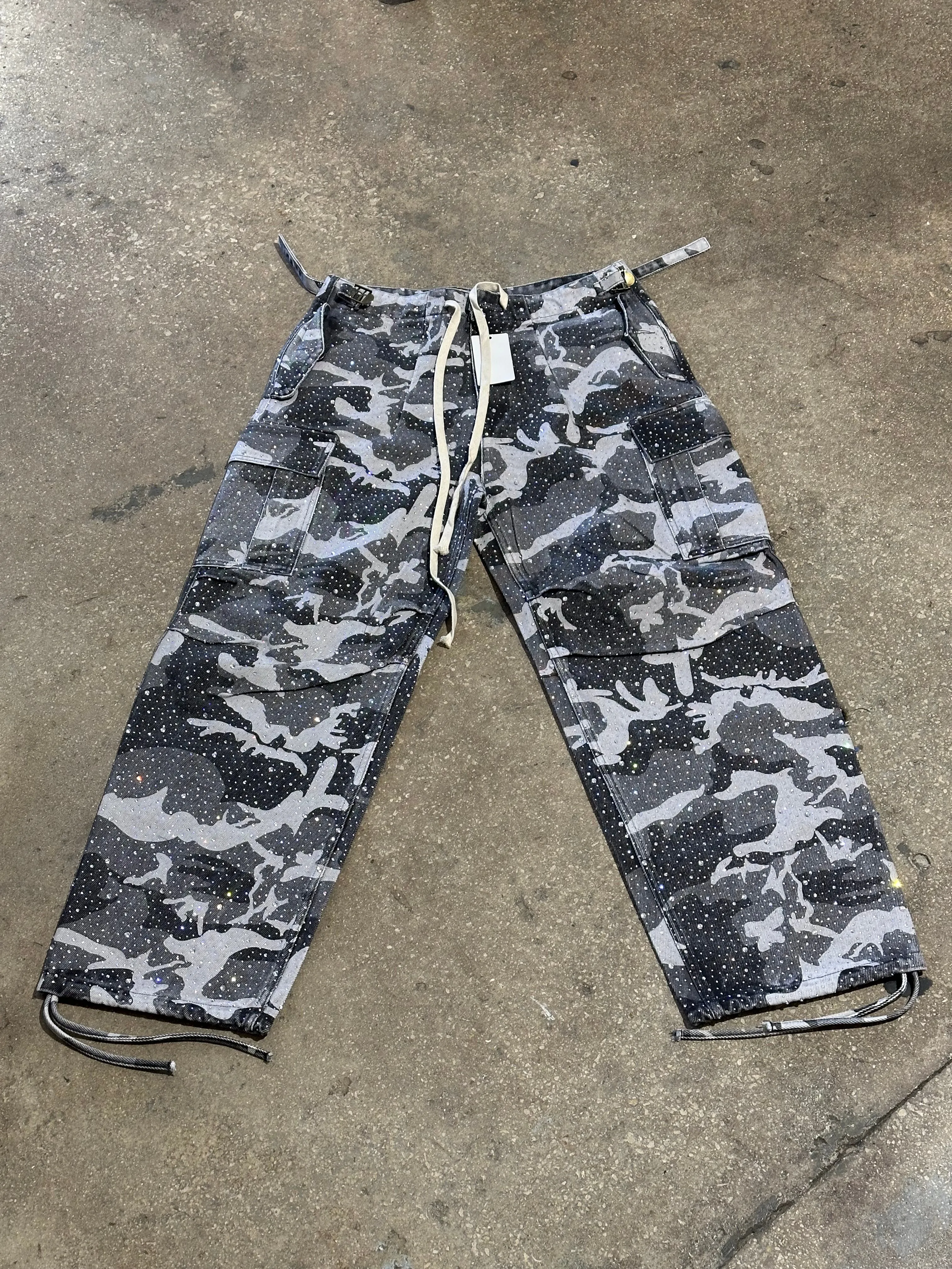 NEW VALE Crystal Winter Camo Cargo Pants